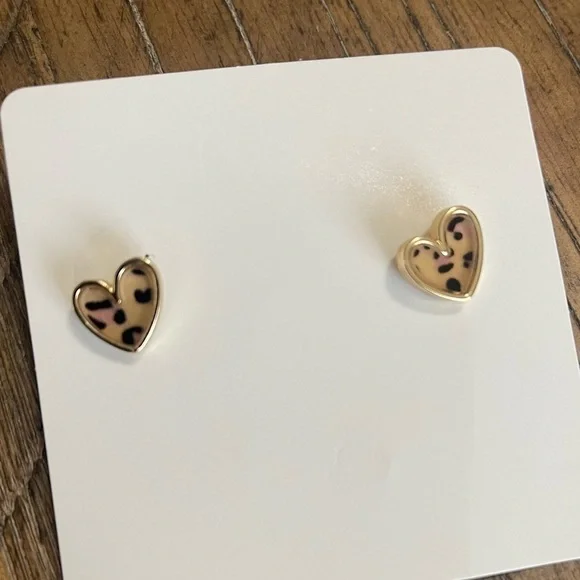 NWT Mini Heart Leopard Stud Earrings - Picture 2 of 3